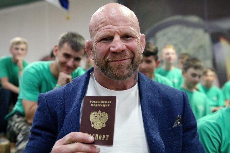 «Америка причиняет страдания». Монсон настолько русский, что отказался от паспорта США!