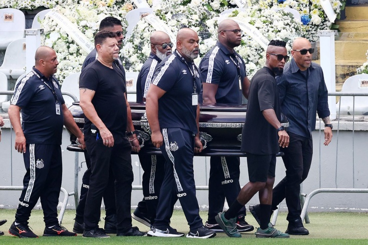Как Бразилия прощалась с Пеле. Короля футбола похоронили на необычном кладбище