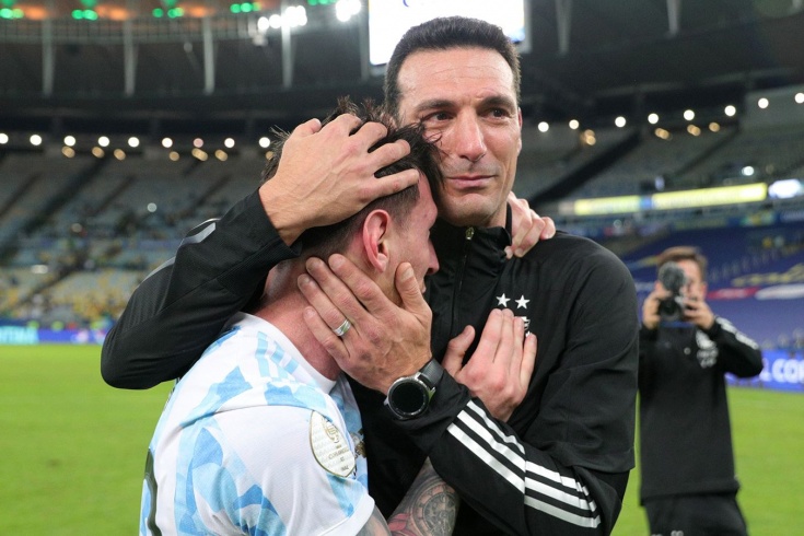«Надеюсь, они выкарабкаются». Из-за чего тренер Аргентины расплакался летом в прямом эфире