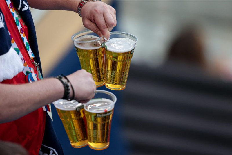 Посещаемость в РПЛ рухнула. Возвращение пива на футбол решит проблему?